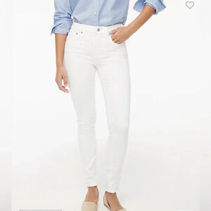 J.Crew White 9" mid-rise skinny jean in signature stretch
Size 28P